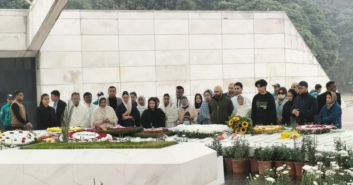 দাদির কবর জিয়ারত করলেন জাইমা রহমান