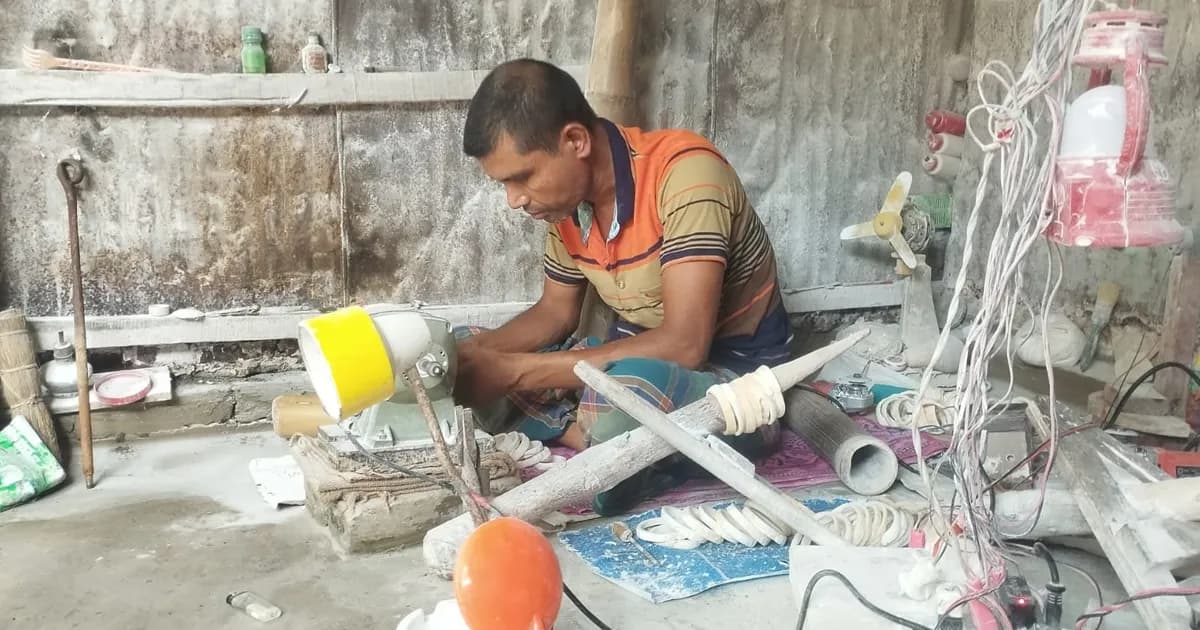 দুর্গাপূজার মৌসুমেও মন্দা জামনগরের ঐতিহ্যবাহী শাঁখার ব্যবসায়