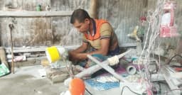 দুর্গাপূজার মৌসুমেও মন্দা জামনগরের ঐতিহ্যবাহী শাঁখার ব্যবসায়