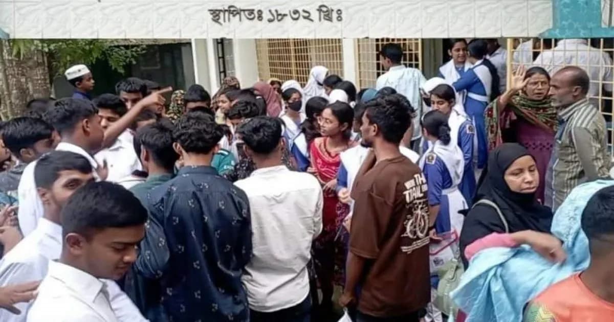 গণিত পরীক্ষা শুরুর পাঁচ মিনিট পরই কেড়ে নেওয়া হলো ক্যালকুলেটর