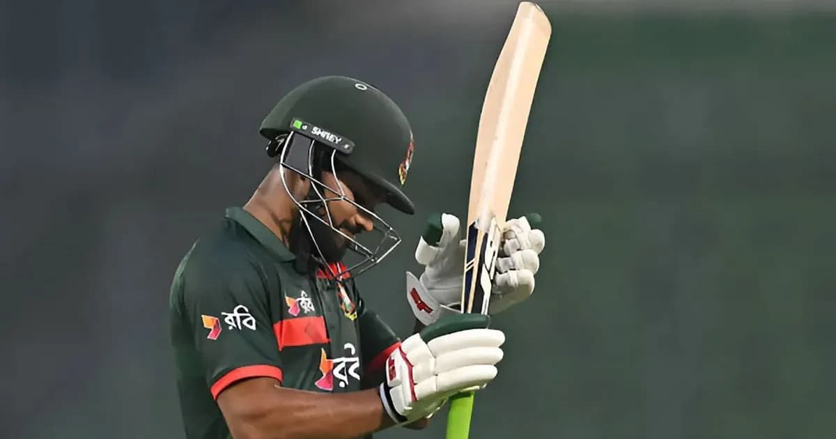 তিন উইকেট হারিয়ে শুরুতেই চাপের মধ্যে বাংলাদেশ