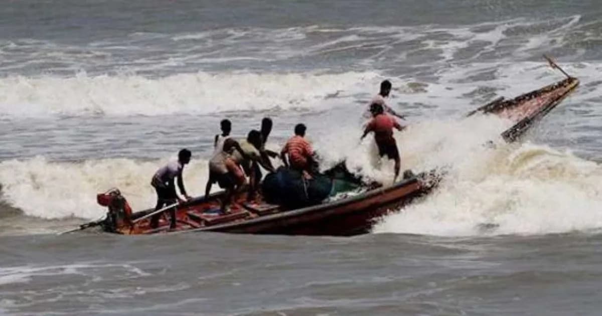বঙ্গোপসাগরে ট্রলারডুবি : ২ জেলের মরদেহ উদ্ধারসহ নিখোঁজ ২
