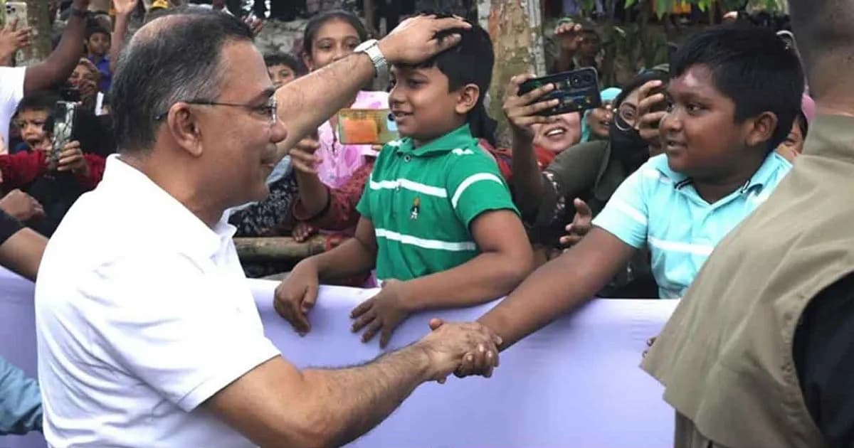 ক্ষণিকের দেখায় প্রধানমন্ত্রীর সঙ্গে এক অনন্য আত্মিক বন্ধন