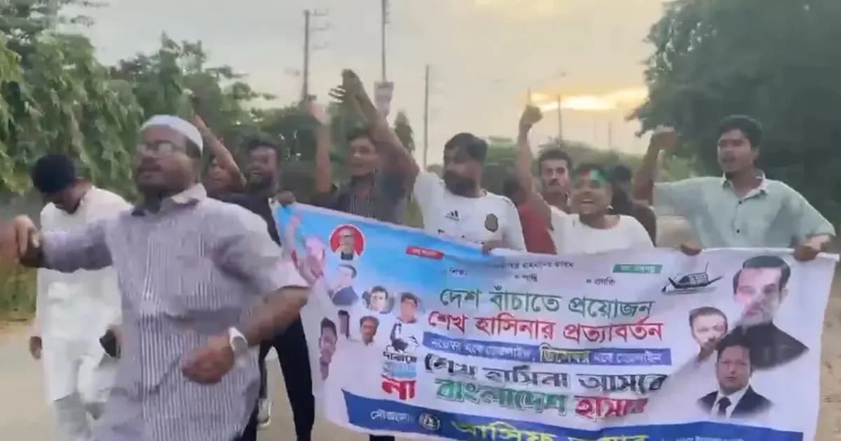 চট্টগ্রামে নিষিদ্ধ ঘোষিত ছাত্রলীগ নেতাকর্মীদের ঝটিকা মিছিল