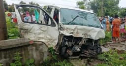 কনে নিয়ে ফেরার পথে খাদে মাইক্রোবাস, শিশুসহ নিহত ২