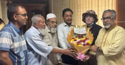 জেলা পরিষদ প্রশাসককে ফুলেল শুভেচ্ছা জানালো ফুলবাড়ীয়া সমিতি