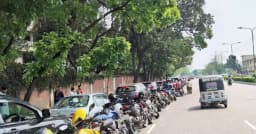 তেলের জন্য দীর্ঘ অপেক্ষা, বিজয় সরণির লাইন ঠেকেছে মহাখালী