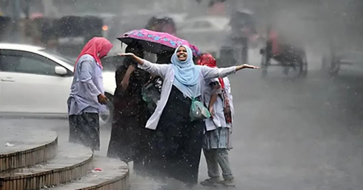 ঢাকায় বৃষ্টির আভাস, কমতে পারে গরমের তীব্রতা