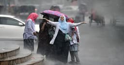 ঢাকায় বৃষ্টির আভাস, কমতে পারে গরমের তীব্রতা