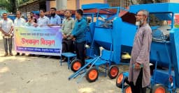 ঠাকুরগাঁওয়ে প্রান্তিক কৃষকদের মাঝে ভার্মি কম্পোস্ট সেপারেটর মেশিন বিতরণ