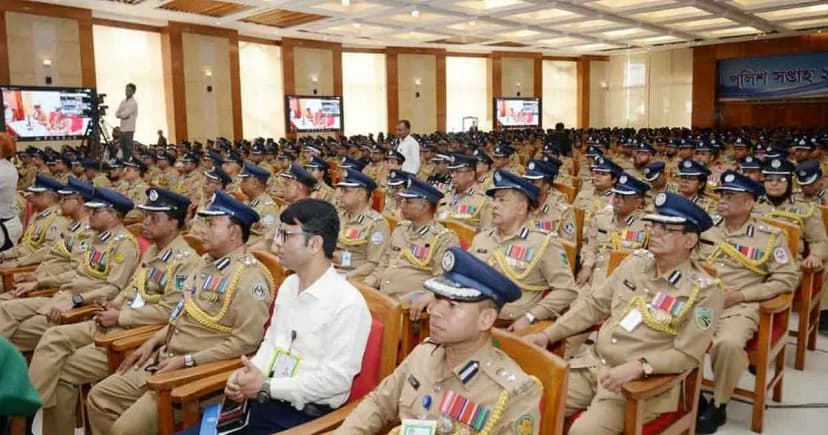 আলাদা পে-স্কেল চায় পুলিশ, রয়েছে আরও ‘একগুচ্ছ’ দাবি