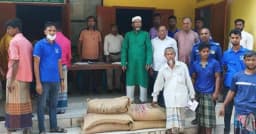 নোয়াখালী হাতিয়ায় জেলে পরিবারের মধ্যে চাল বিতরণের উদ্বোধন