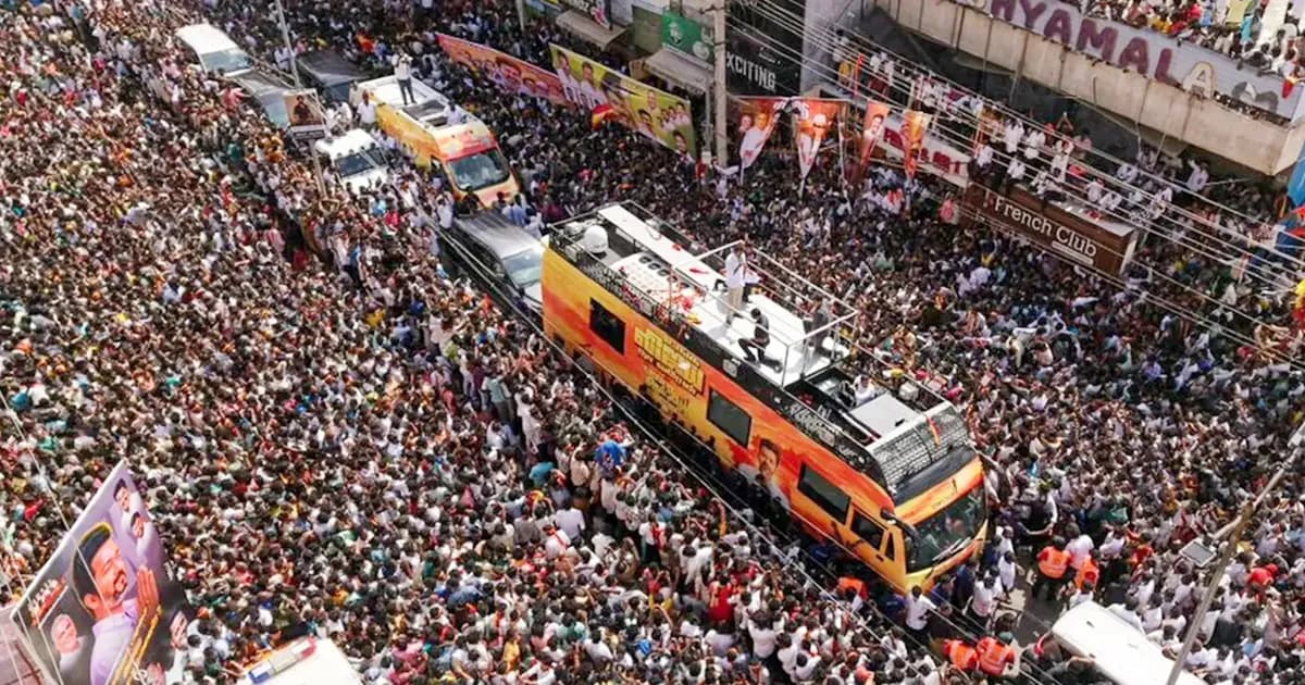 থালাপতি বিজয়ের জনসভায় পদদলিত হয়ে নিহত ৩৯