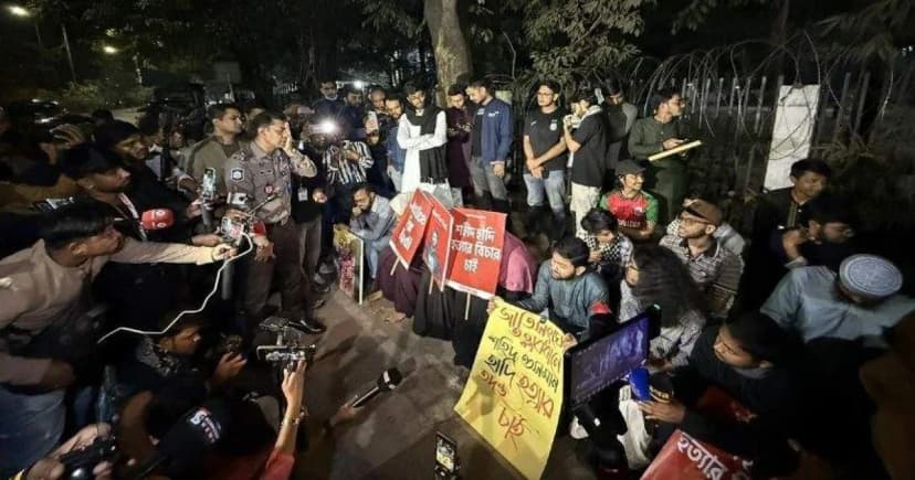 হাদির স্ত্রী বসে আছেন, ভুলেও ফুলের টোকা না দেওয়ার হুঁশিয়ারি জুমার