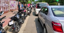 রাজধানীতে জ্বালানি সংকট, বন্ধ পাম্পেও যানবাহনের দীর্ঘ লাইন