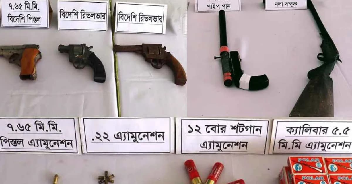 জামায়াত নেতার বাড়ি থেকে বিপুল পরিমাণ অস্ত্র উদ্ধার