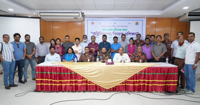 ডিআরইউর ৪০ সদস্যকে ফায়ার সার্ভিসের প্রশিক্ষণ