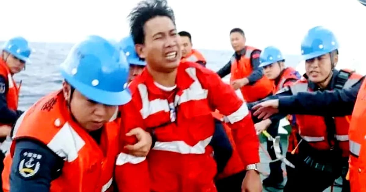 দক্ষিণ চীন সাগরে কার্গো জাহাজ ডুবে নিহত ২, নিখোঁজ ৪