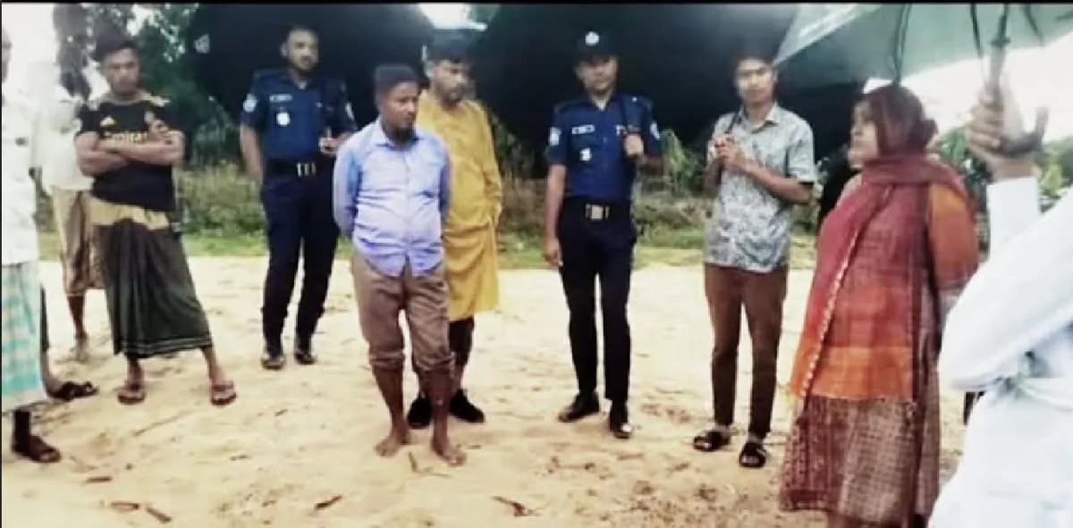 নাইক্ষ্যংছড়িতে ৭ হাজার ঘনফুট অবৈধ বালুসহ ড্রেজার মেশিন জব্দ