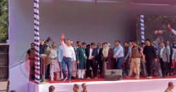 সিলেটে বিএনপির নির্বাচনি জনসভায় মঞ্চে তারেক রহমান