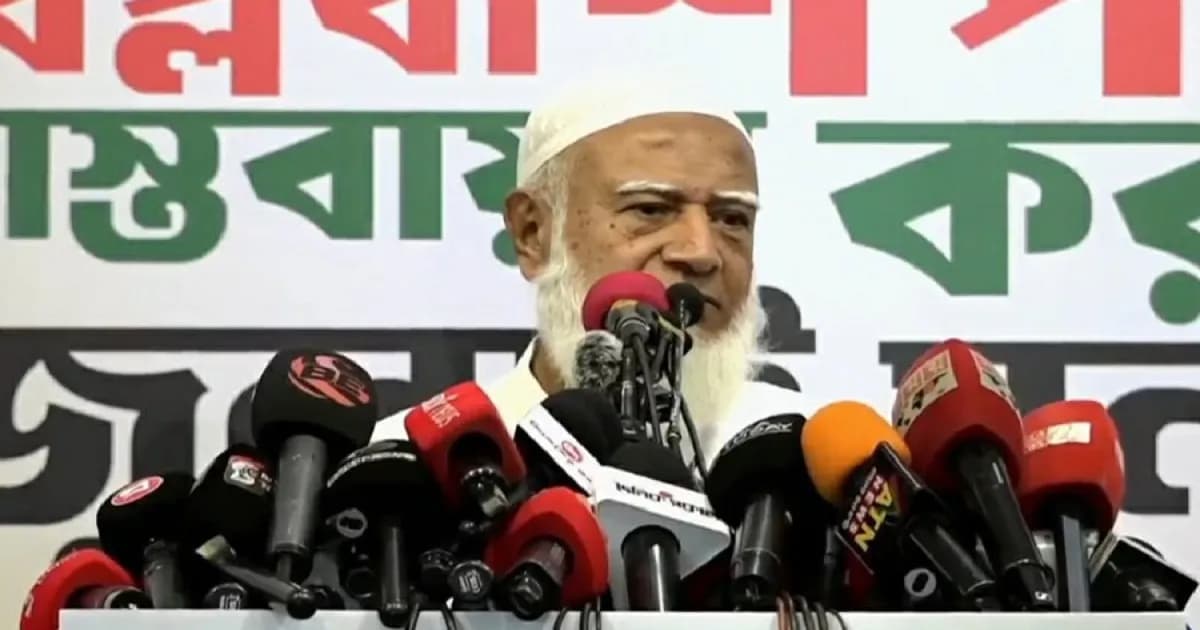সরকারের বক্তব্য শুনলে মনে হয় বাংলাদেশ যেন তেলের ওপর ভাসছে
