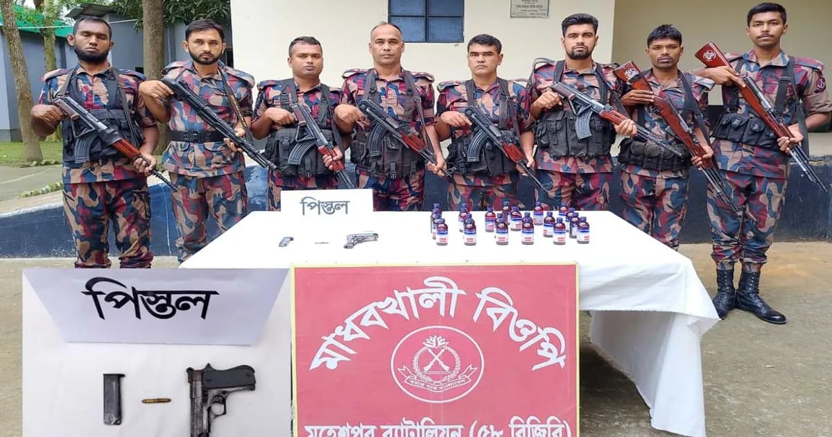 মহেশপুর সীমান্তে বিদেশি পিস্তল, গুলি ও ভারতীয় এসকাফ সিরাপ উদ্ধার