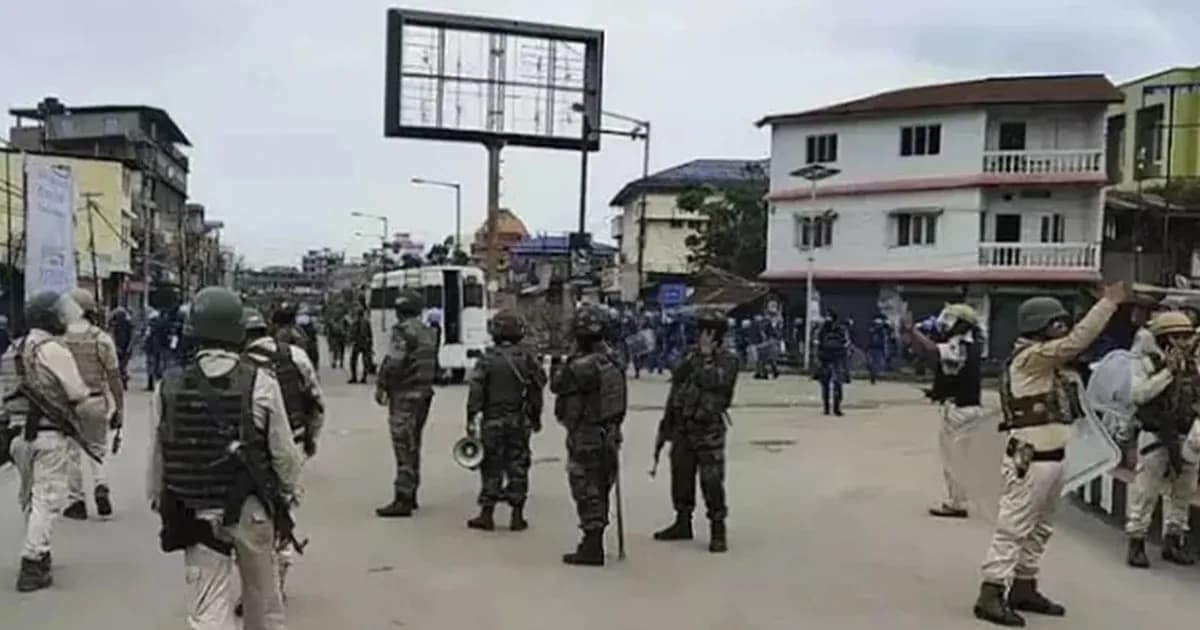 আবারও উত্তপ্ত মণিপুর, মুখ্যমন্ত্রীর বাসভবনের সামনে লাশ রেখে বিক্ষোভ