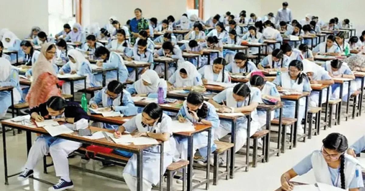 বৈরী আবহাওয়ার দিনে এইচএসসি পরীক্ষায় অনুপস্থিত প্রায় ২০ হাজার শিক্ষার্থী