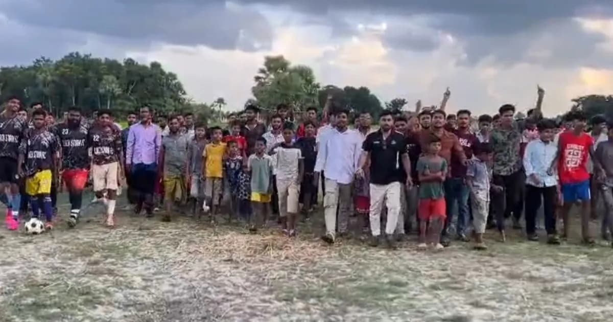 ১০ গ্রামের একমাত্র খেলার মাঠ রক্ষায় নগরকান্দায় বিক্ষোভ-মানববন্ধন