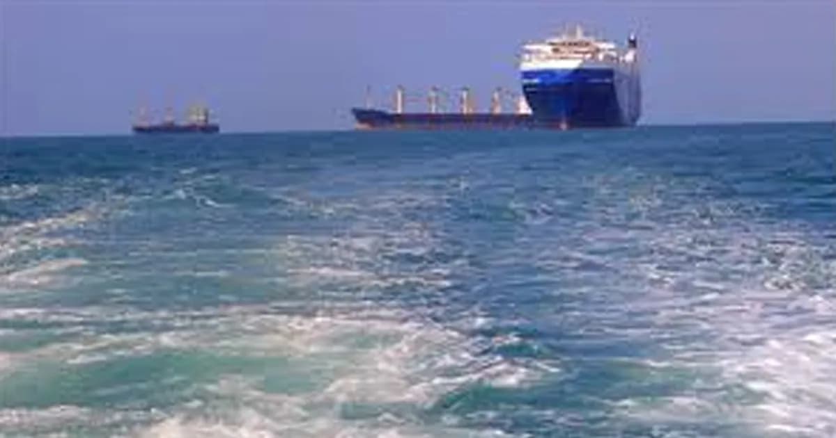 আবারও হরমুজ বন্ধ করে দেওয়ার হুঁশিয়ারি ইরানের