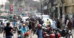 ভোর থেকেই তীব্র ভিড় ফিলিং স্টেশনে চরম ভোগান্তিতে চালকরা