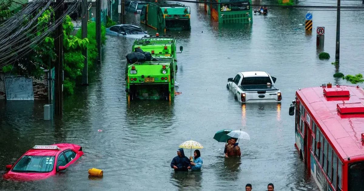 ব্যাংককে ভারী বর্ষণে বন্যা, দুর্ভোগে হাজারো মানুষ