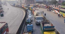 ঢাকা-টাঙ্গাইল মহাসড়কে বাড়তি চাপ, ধীরগতিতে চলছে যানবাহন