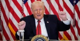 ট্রাম্পকে ক্ষমতাচ্যুত করার দাবি যুক্তরাষ্ট্রের আইনপ্রণেতাদের