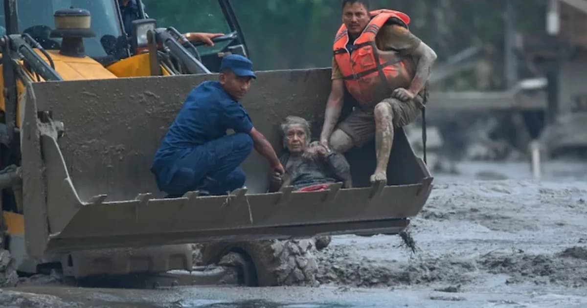 নেপালের ভয়াবহ বন্যায় ৯৭ বছরের বৃদ্ধার বেঁচে ফেরা যেন এক নতুন আশা