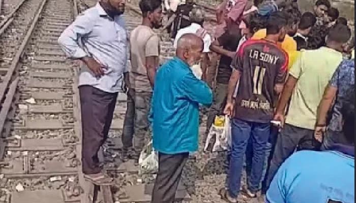ঈশ্বরদীতে ট্রেনে কাটা পড়ে  নিহত ১