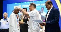 বিশ্ব শিক্ষক দিবসে ১০২ গুণী শিক্ষককে সম্মাননা তুলে দিলেন প্রধানমন্ত্রী