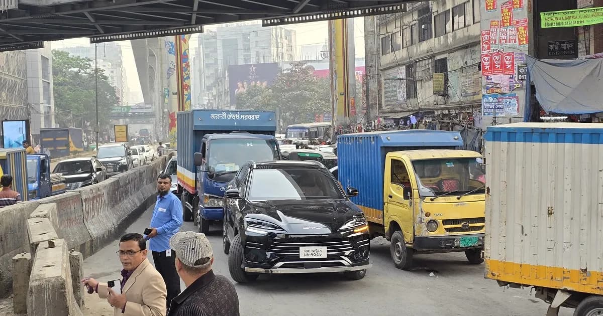 অবরোধ তুলে নিলেন শিক্ষার্থীরা, ফার্মগেটে যান চলাচল স্বাভাবিক