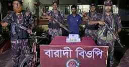 দর্শনা সীমান্তে কোটি টাকার স্বর্ণের বারসহ যুবক আটক