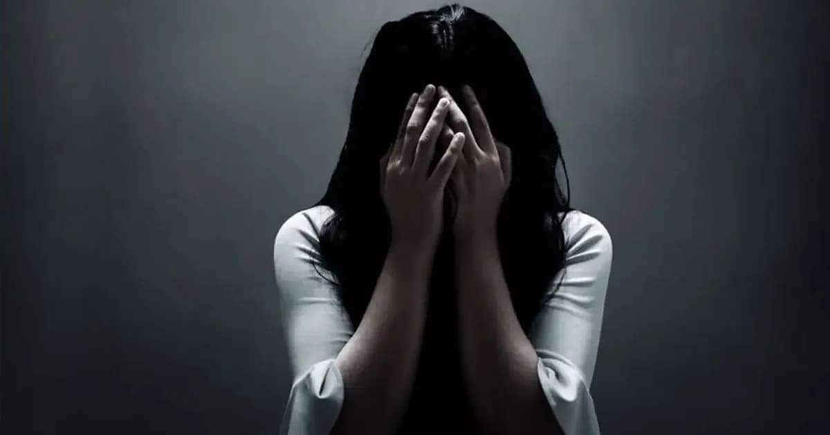 ঘুরতে নিয়ে তরুনীকে ধর্ষণ, মুমূর্ষু অবস্থায় ফেলে পালাল সহপাঠী