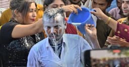 দুধ দিয়ে গোসল: রীতি, বিশ্বাস নাকি সৌন্দর্যচর্চা?