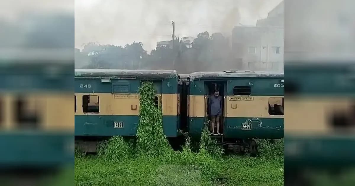 চট্টগ্রামে রেলবগিতে আগুন, নিয়ন্ত্রণে ফায়ার সার্ভিস