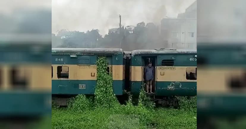চট্টগ্রামে রেলবগিতে আগুন, নিয়ন্ত্রণে ফায়ার সার্ভিস