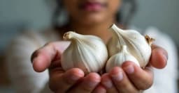 কাঁচা রসুন কি সত্যিই বেশি উপকারী?