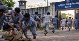 অসুস্থতার নাটক করে কারাগার থেকে পালালেন ১৭ বন্দি