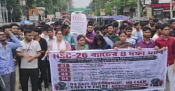 ময়মনসিংহে এইচএসসি পরীক্ষার্থীদের সড়ক অবরোধ