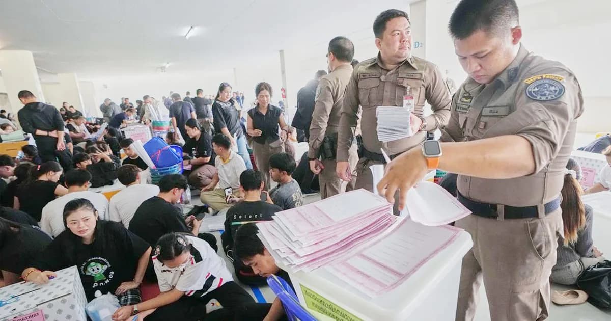 আজ  থাইল্যান্ডে সংসদ নির্বাচন, সংবিধান নিয়ে হবে গণভোট