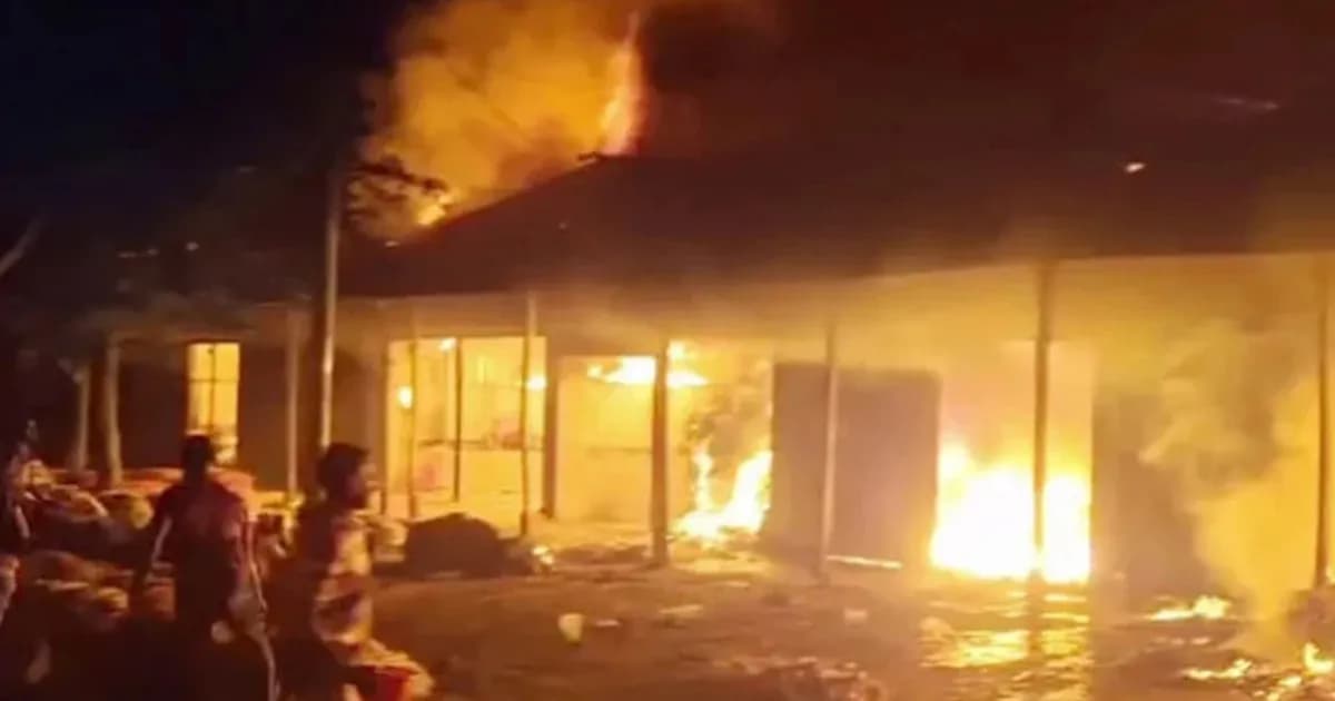 ফরিদপুরে আগুনে পুড়ল ৩ হাজার মণ পাট, ক্ষতি ২ কোটি টাকা