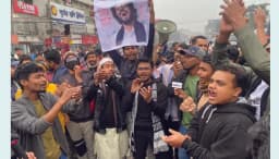 টঙ্গীতে  হাদী হত্যার বিচারের দাবিতে মহাসড়ক অবরোধ