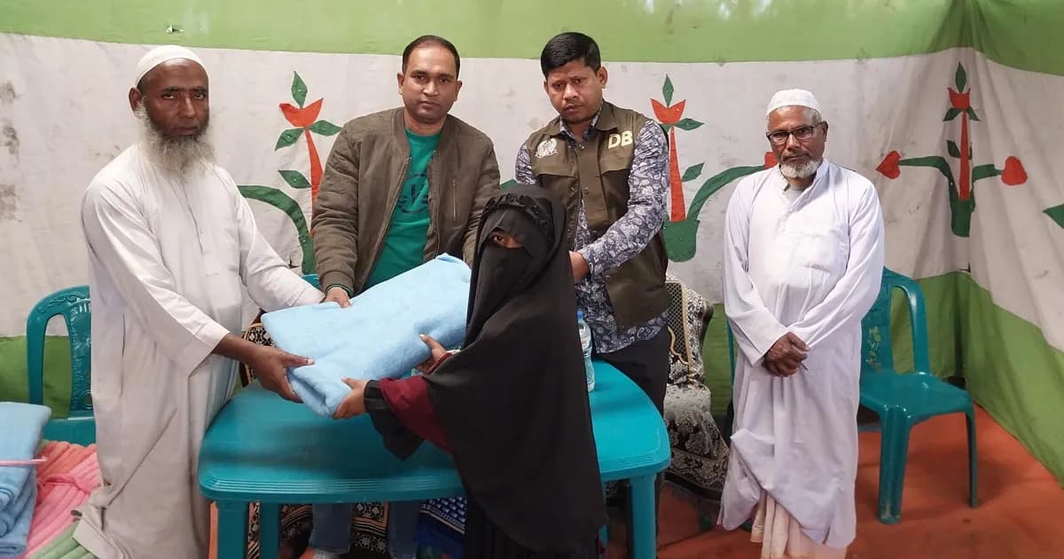 শীতার্তদের মাঝে লালমনিরহাট জেলা পুলিশের শীতবস্ত্র বিতরণ